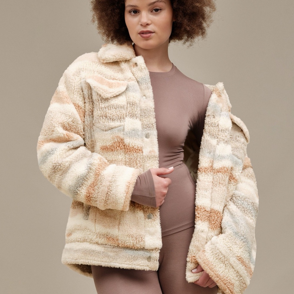 UGG Women’s Frankie UGGfluff Jacket - Picture 15 of 16